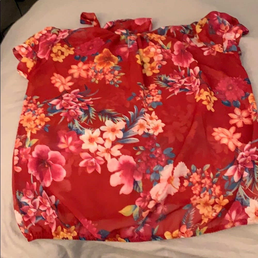 Sweet pea red flowery top